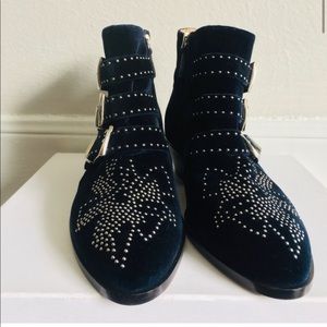 Chloe Susanna Navy Velvet Studded Ankle Bootie EUC Size 7.5/37.5